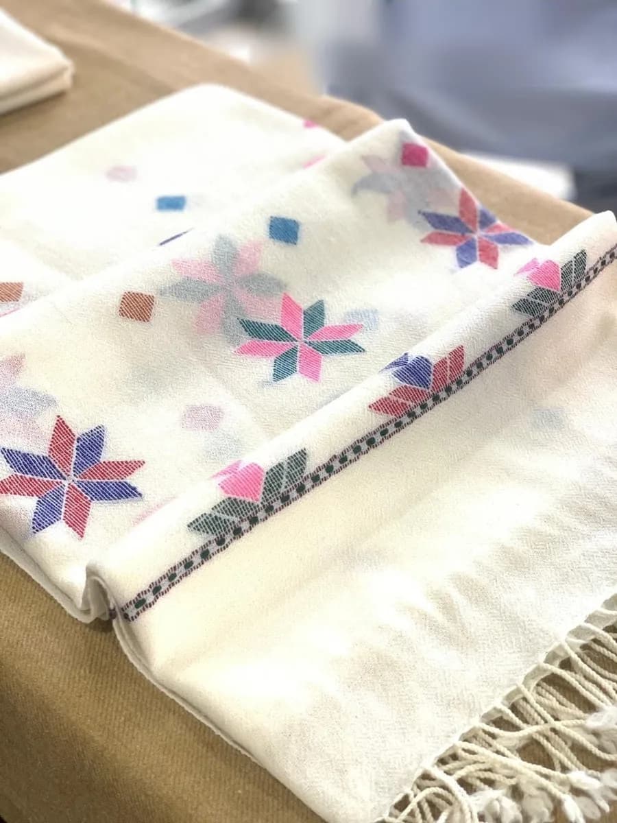 Handmade Pure Wool Swati Shawl – Traditional Islampuri Shawl